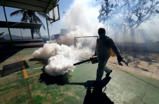 Desinfecta y fumiga Servicios Públicos calles en colonias de Acapulco