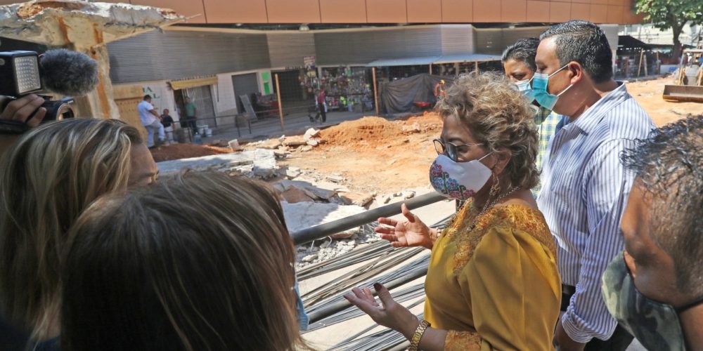 Supervisa Adela Román construcción de la Nave de Flores del Mercado Central