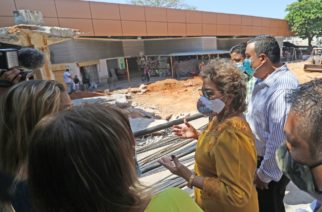 Supervisa Adela Román construcción de la Nave de Flores del Mercado Central