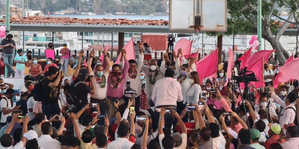 Ex sindico de Morena se suma con Mario Moreno