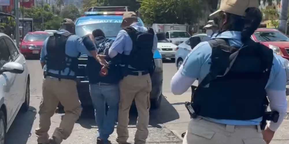 Detienen turísticos a presunto asaltante de pareja de turistas