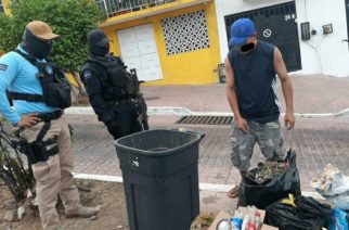 Aseguran a sujeto por arrojar basura en la avenida López Mateos