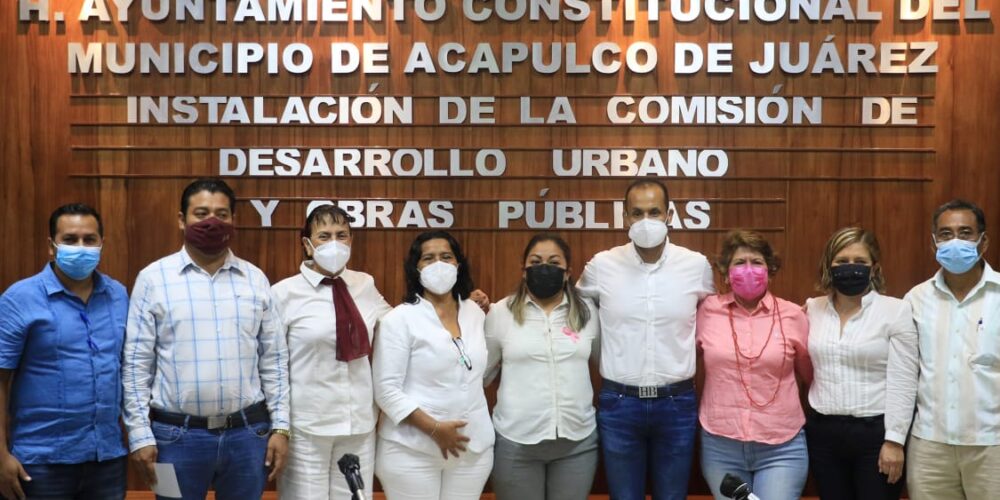 Toma protesta alcaldesa a integrantes de la comisión de Desarrollo Urbano y Obras Públicas del Cabildo