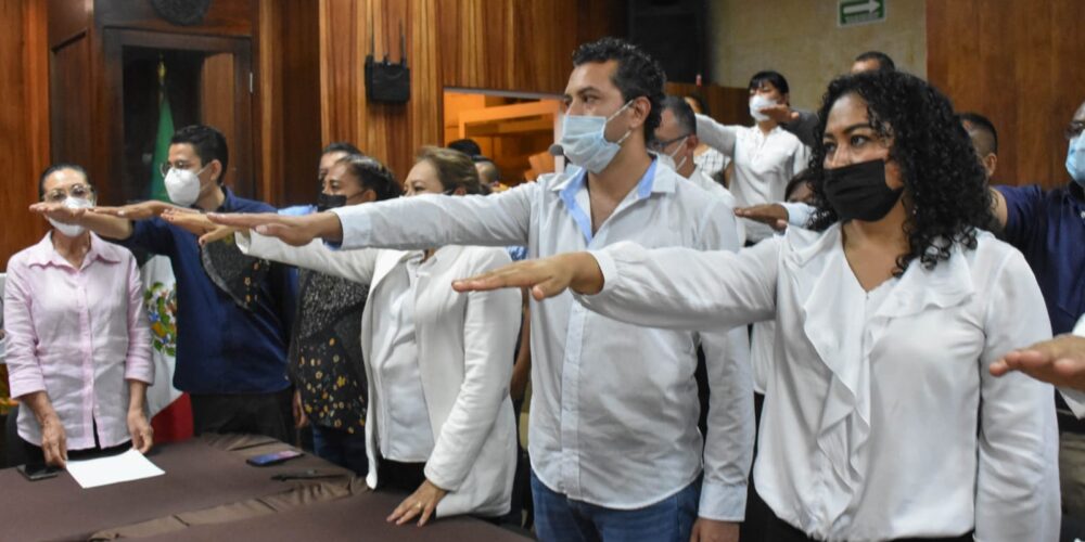 Toma protesta Abelina López a coordinadores y directores de su administración