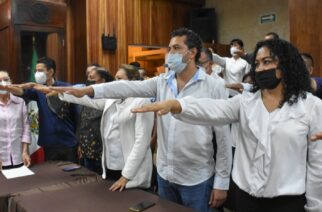 Toma protesta Abelina López a coordinadores y directores de su administración