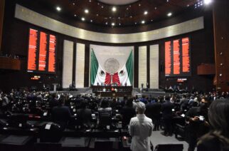 La Cámara de Diputados guardó minuto de silencio por mujeres que han fallecido a causa del cáncer de mama