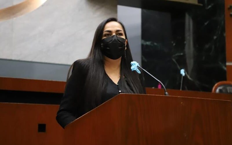 Castigo de 4 a 10 años a quien obligue a una niña, adolescente o mujer a contraer matrimonio