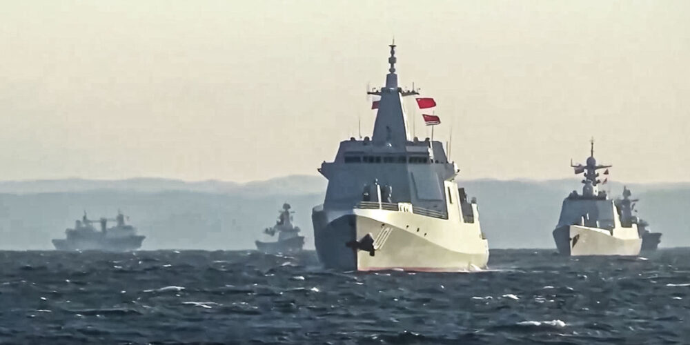 Japón registra por primera vez el paso de un grupo naval ruso-chino a través del estrecho de Tsugaru