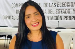 Recibe Yoloczin Domínguez Serna constancia como diputada local plurinominal.