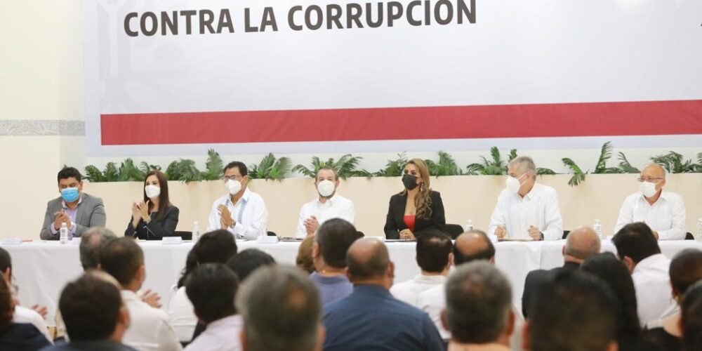 Firman funcionarios de Guerrero carta compromiso del código de ética para erradicar actos de corrupción