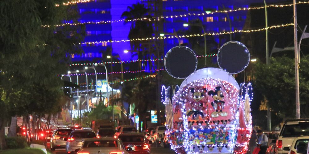 Más de 125 mil luces iluminan la Costera esta temporada decembrina