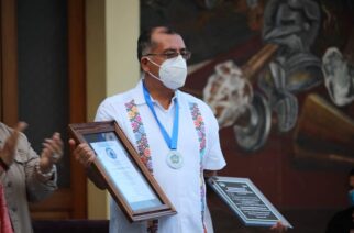 Reconocen a maestros guerrerenses con medalla al mérito cultural