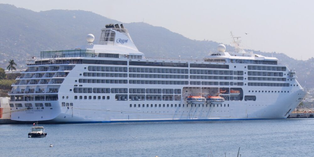 Recorren Acapulco pasajeros del MS Seven Seas Mariner