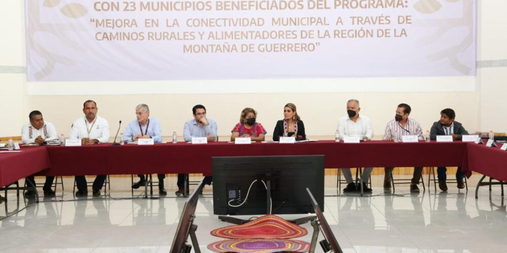 Da seguimiento Evelyn Salgado a los avances del Programa de Pavimentación de Caminos Rurales y Rutas Alimentadores en 23 municipios de la Montaña y Costa Chica