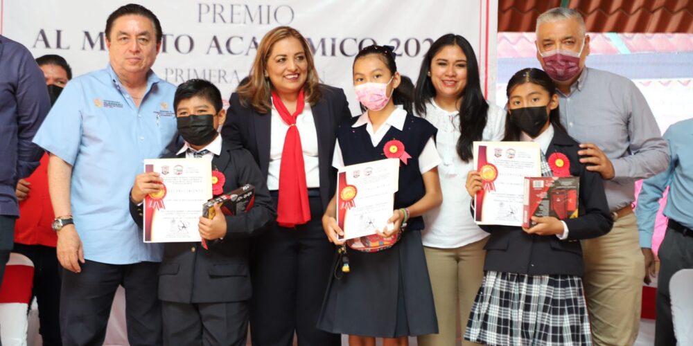En el Día del Estudiante, la titular de Sejuve, Jéssica Maldonado encabezó la ceremonia del Premio al Mérito Académico 2022