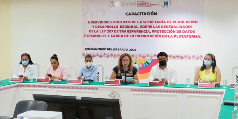 Capacitan a servidores públicos de Seplader en transparencia