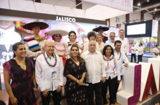 Recorrido por stands del Tianguis Turistico