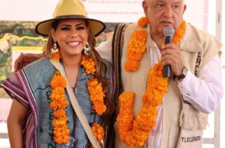 Supervisan Evelyn Salgado y el presidente López Obrador avances del programa de pavimentación de caminos artesanales en la Montaña de Guerrero