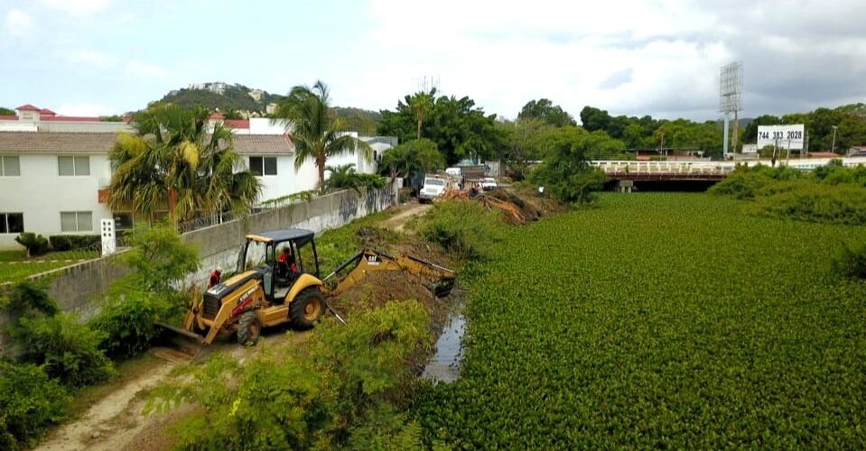 Realiza CAPASEG acciones para evitar contingencias por lluvias en Acapulco; limpiará 1.9 km de lirio acuático 