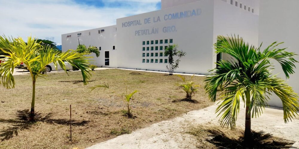 Supervisan titular de INSABI y de la Secretaría de Salud Guerrero las obras y equipamiento que se realizan en el Hospital de Petatlán