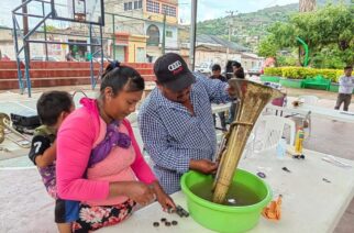 La SAIA llevó a cabo en Copanatoyac, un taller de reparación de instrumentos de “Música de viento”