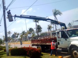 Rehabilita Gobierno de Guerrero iluminación en zona de aeropuerto de Acapulco