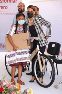 Entrega Evelyn Salgado casi 2 mdp en apoyos para transformar Guerrero a niñas y niños de comunidades indígenas y rurales del estado