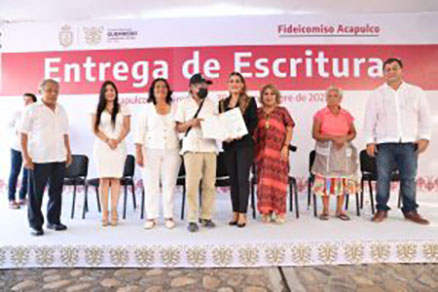Entrega la gobernadora Evelyn Salgado 371 escrituras a familias de más de 70 colonias de Acapulco