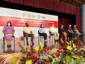 Resultado de la austeridad y al manejo transparente de recursos se entregan tarjetas de incorporación a nómina a jubilados y pensionados del ISSSPEG