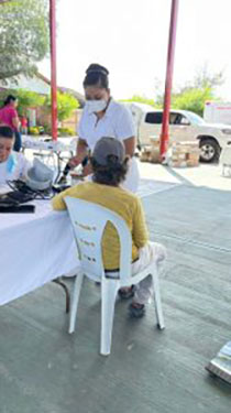 Brigada de médicos especialistas atiende a población de Zirándaro de los Chávez, en la región de Tierra Caliente