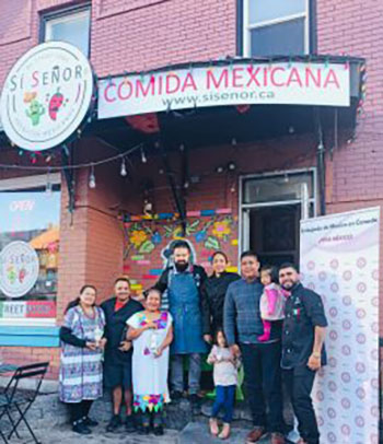 Cocineras tradicionales guerrerenses participan con productos y gastronomía en la semana de la hispanidad, en Canadá