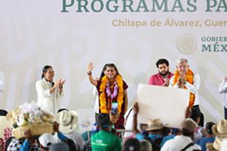 Inicia AMLO y gobernadora Evelyn Salgado gira de trabajo por Guerrero para revisar avances de programas bienestar y caminos artesanales en la montaña