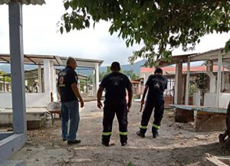 Personal de Protección Civil del Estado realiza acciones preventivas en panteones por celebración de los fieles difuntos