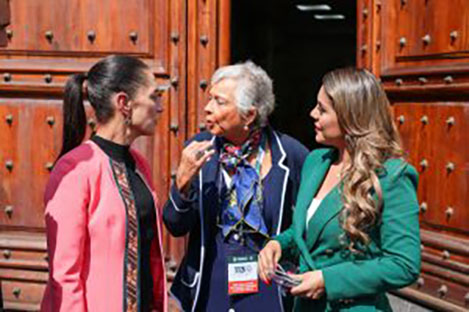 Asiste Evelyn Salgado a la 113 asamblea general ordinaria del IMSS presidida por AMLO en palacio nacional