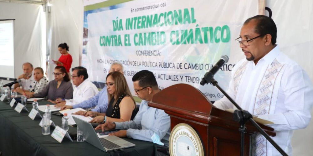 Imparten conferencia sobre cambio climático en las instalaciones del Congreso del Estado