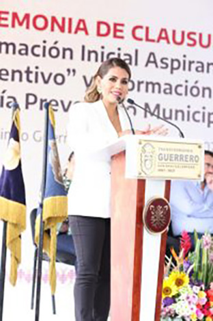 Egresan 186 mujeres y hombres cadetes de la UNIPOL y se integran a la fuerza estatal y policías municipales de Guerrero