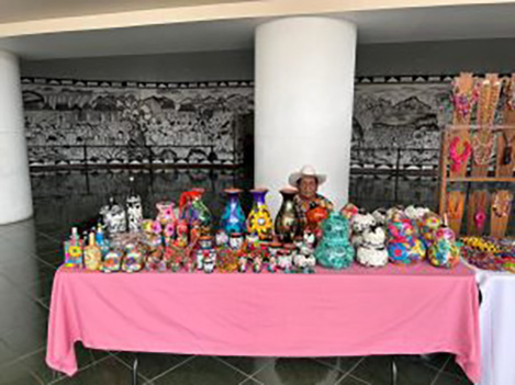 Encuentro artesanal guerrerense con venta de productos en el Auditorio Sentimientos de la Nación de Chilpancingo