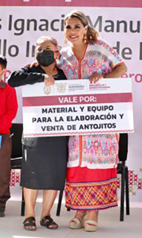 Entrega Evelyn Salgado más de 3 mdp de inversión directa estatal en becas y apoyos productivos a mujeres de la Zona Norte
