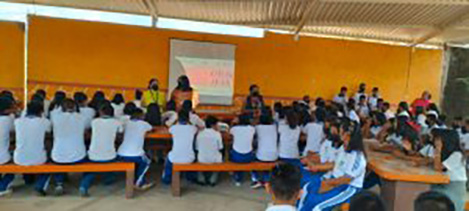 Imparte SEMUJER pláticas sobre derechos humanos de las mujeres y prevención de adicciones a estudiantes de Ayutla