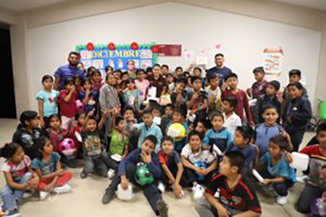 Titular de SEJUVE Jessica Maldonado morales, organizó una posada infantil con niñas y niños del internado Emiliano Zapata en el municipio de Alpoyeca