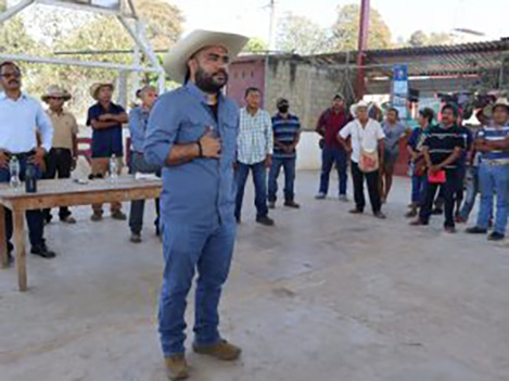 Atiende titular de SAGADEGRO, Alejandro Zepeda demandas de habitantes de bienes comunales de Cacahuatepec