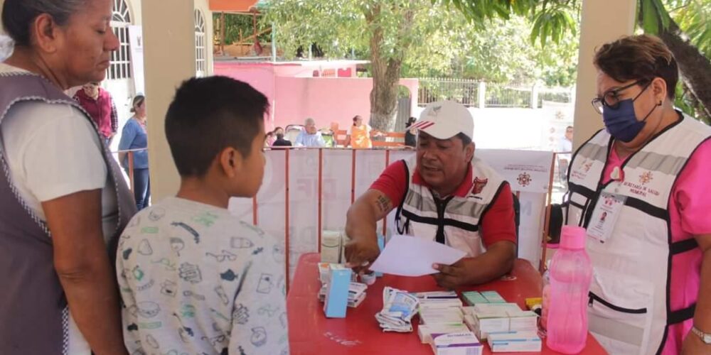 H. Ayuntamiento de Chilpancingo realiza brigada médica y asistencia social en la comunidad de Acahuizotla