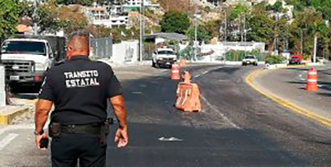 La dirección general de tránsito, caminos, puertos y aeropuertos proporcionan auxilio vial sobre la avenida escénica