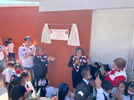 Entrega SDUOPOT obra de infraestructura educativa en la primaria Leona Vicario en Chilpancingo