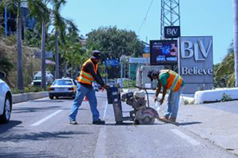Por indicaciones de la gobernadora Evelyn Salgado, continúan los trabajos de reparación de la avenida escénica