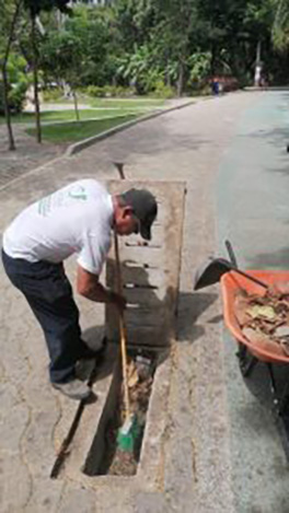 Previo a las lluvias se iniciaron los trabajos de limpieza de rejillas en el parque papagayo