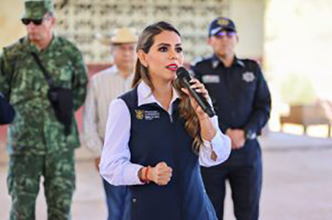Se reúne Evelyn Salgado con habitantes de El Durazno en la Sierra de Tierra Caliente de Guerrero