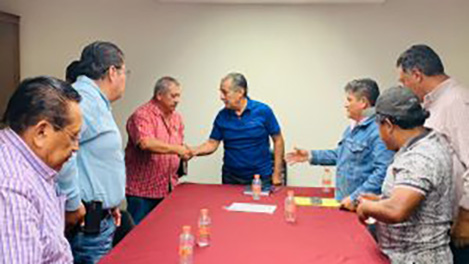 Titular de CICAEG Martín Vega González y el director de negociaciones de la dirección general de gobernación Rafael Julián Arcos se reunieron con representantes de las organizaciones recolectoras