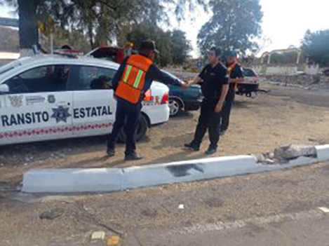El Secretario de Seguridad Pública Estatal, Evelio Méndez Gómez recorrió los distintos módulos de auxilio vial y puntos de atención instalados sobre la autopista del sol