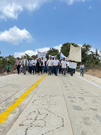 Inauguran en Cochoapa el Grande cuatro caminos artesanales